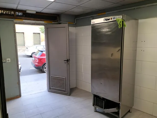 EN VENTA LOCAL COMERCIAL CON INQUILINOS — 42