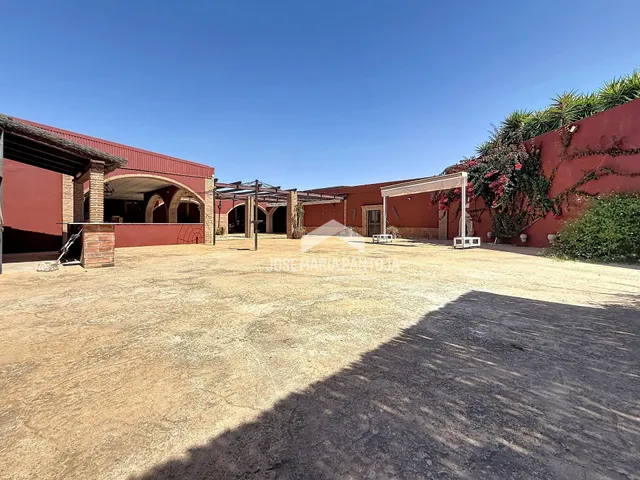 FINCA DE RECREO Y CHALET — 25