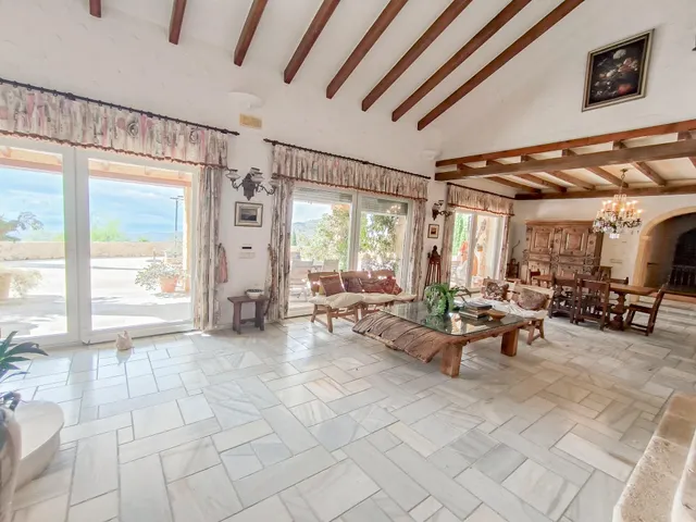 Amplio chalet independiente estilo clásico en zona Finestrat pueblo - www.inmobiliarialesdunes.com — 6