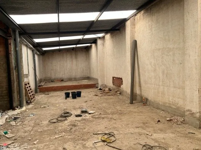 Venta local en Beniaján, 106 m2. + 68m2 de patio cubierto, para arreglar