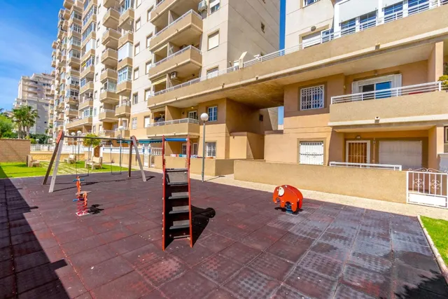 Apartamento totalmente reformado en urbanización con 2 piscinas, Aguas Nuevas, Torrevieja — 32
