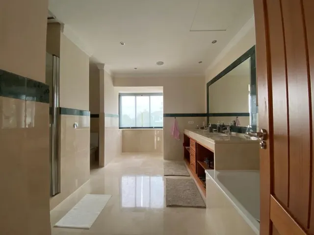 VILLA DE LUJO EN EL CAMPO DE GOLF — 29