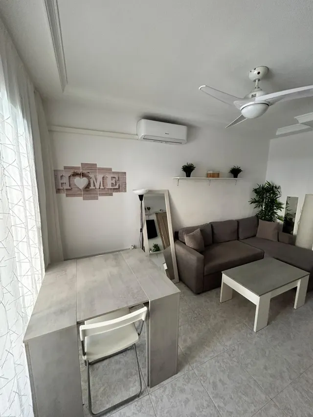Apartamento con terraza, Alicante, Torrevieja. 2 habitaciones, 63 m2, 650 metros al mar — 10