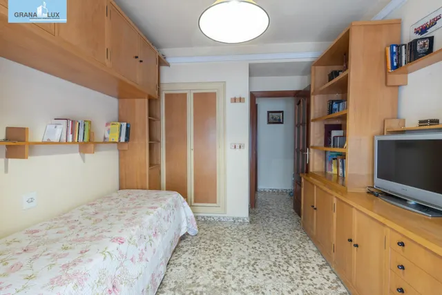 Amplia vivienda en pleno centro de Granada — 27