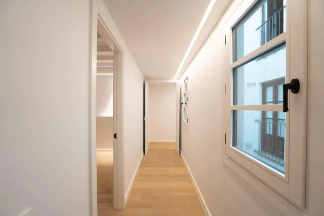 Piso en venta en carrer d'Avinyó — 12