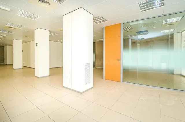 Local comercial 418m² en alquiler - Gran avenida - foto 3