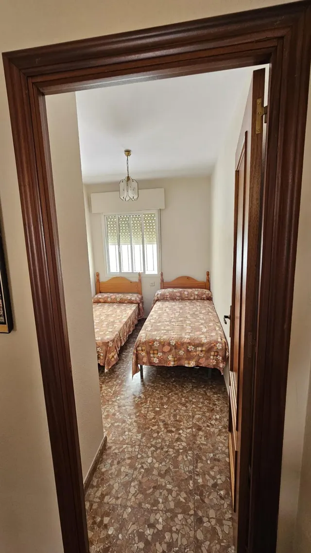 Casa adosada de 4 dormitorios con gran porche, patio y terraza en el centro de Chipiona — 33