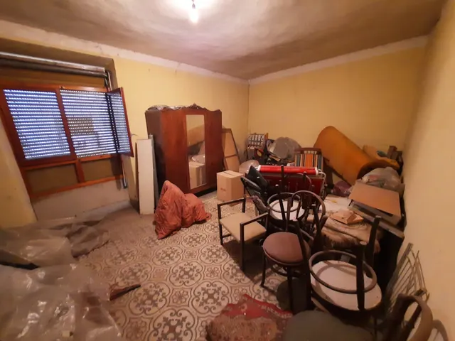 CASA CON PLANTA BAJA, PRIMERA ALTURA Y CAMARAS — 24