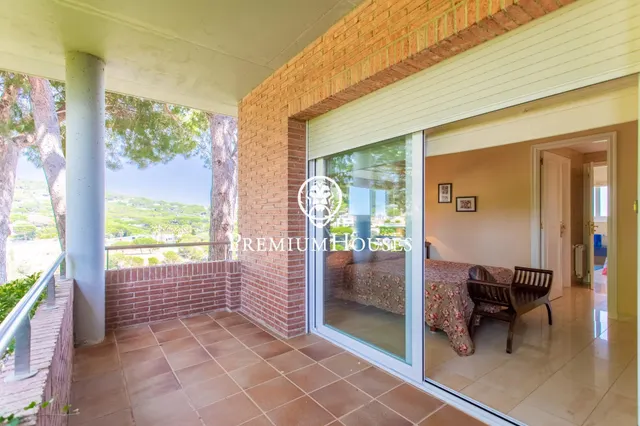 Exclusiva casa con jardín, piscina y espectaculares vistas al mar en Sant Andreu de Llavaneres — 21