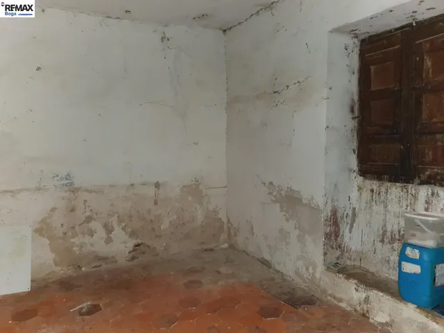 Amplia casa en sitio privilegiado. — 27