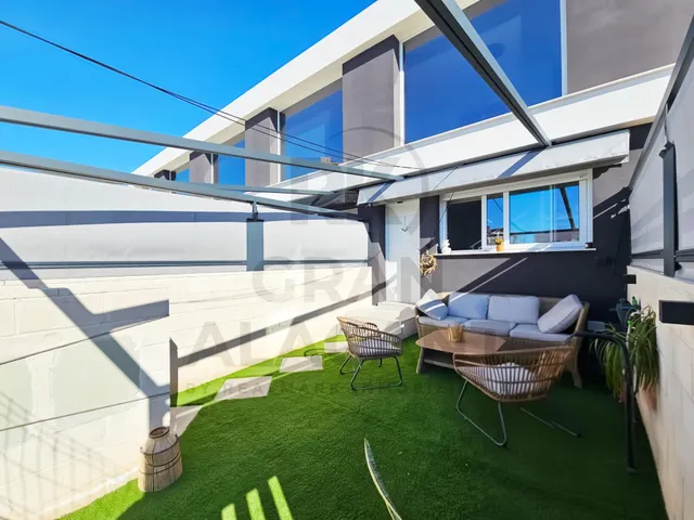 Dúplex en Gran Alacant: Comodidad y Estilo en Monte y Mar — 2