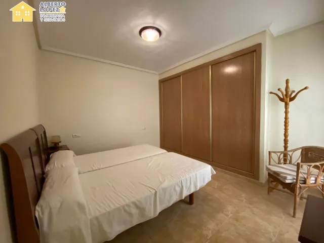 Vivienda de 3 dormitorios en alquiler de larga estancia en El Altet, Elche. — 13