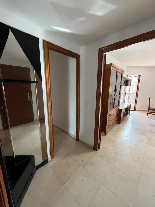 ALQUILER DE EXCELENTE Y AMPLIA VIVIENDA QUE HACE ESQUINA EN ZONA CENTRO DE ALICANTE — 11