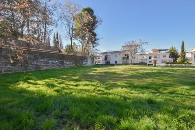CASA Y PARCELA PARA USOS MULTIPLES. ZONA SERRALLO — 10