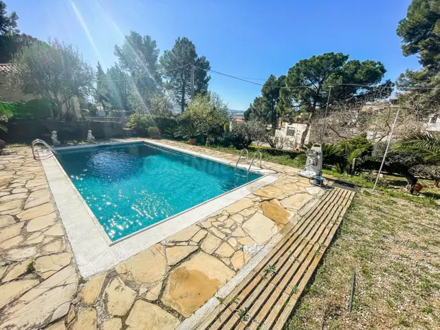 CASA EN VENTA EN URBANIZACIÓN LAS CARPAS – Abrera