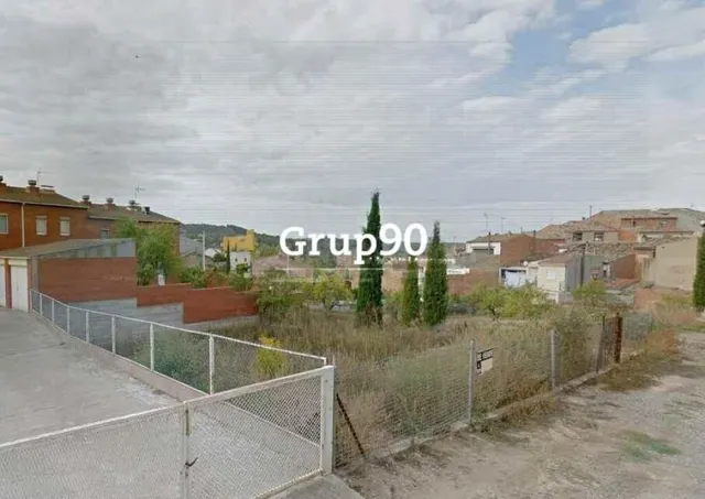 ¡parcela urbana en el corazón del pueblo a un precio irresistible! — 5