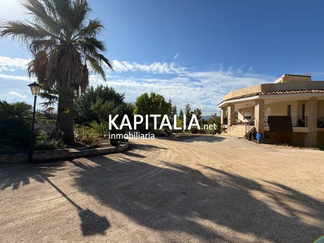 Chalet en venta en Ontinyent, a un paso del casco urbano y con bonitas vistas a la montaña. — 6