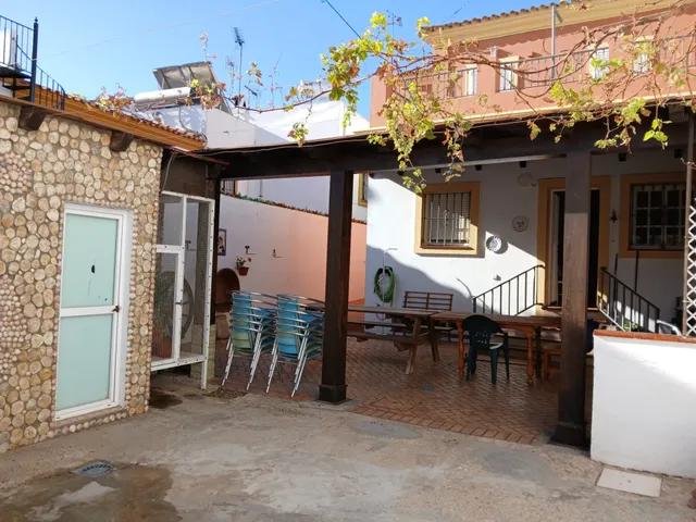 VIVIENDA INDEPENDIENTE CON TERRENO — 32