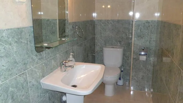 LOCAL COMERCIAL CALLE PREFERENTE — 5