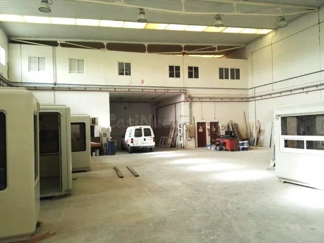 FANTÁSTICA NAVE DE 1.118M2 CON PATIO DE 500M2 - foto 4