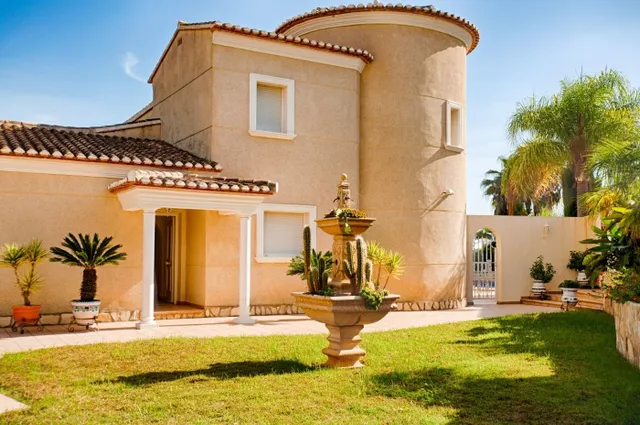 MAJESTUOSA VILLA CON VISTAS AL MAR, CERCA DE LA PLAYA DE LA FUSTERA, BENISSA — 5