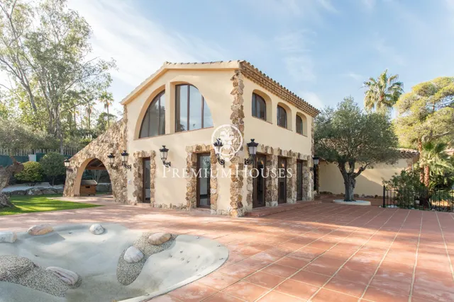Casa en venta con bonitas vistas al mar en Cala Sant Francesc — 2