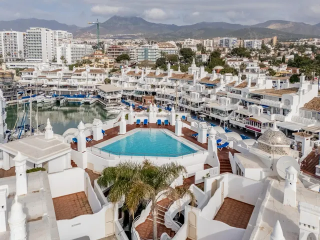 Ático de 2 dormitorios en Puerto Marina, sol de mañana — 21