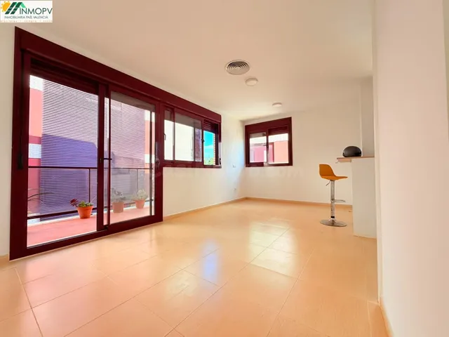 APARTAMENTO DE 2 DORMITORIOS CON PISCINA Y PARKING CERCA DE  - foto 3