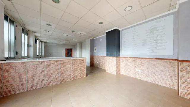 Local con posibilidad de vivienda en avda Verge del Puig - foto 3