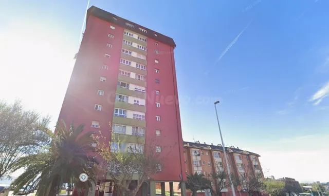 Se vende piso OKUPADO en Avenida Cardenal Herrera Oria 61 de