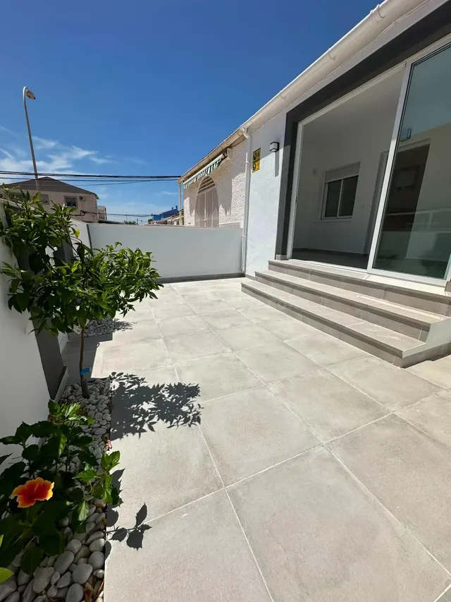 BUNGALOW ADOSADO DE 2 DORMITORIOS EN LA SIESTA (TORREVIEJA) — 3