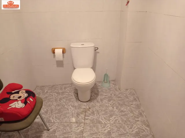 OPORTUNIDAD!! ALMACÉN-APARCAMIENTO CON VADO ZONA CARRETERA DE JAEN. — 5