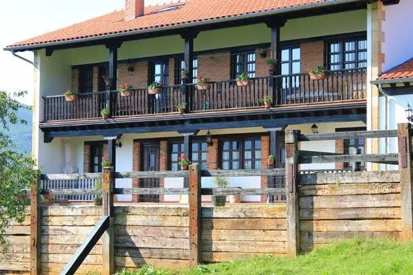 POSADA CON MUCHO ENCANTO EN CABUÉRNIGA.- — 38