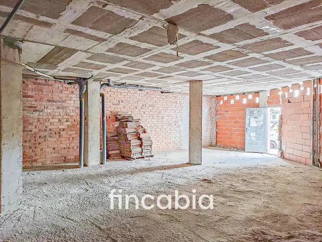 Local comercial en venta en Santa Coloma de Farners. — 11