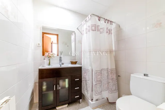 ELEGANTE CASA ESQUINERA DE ESTILO INGLÉS CON VISTAS AL MAR — 40