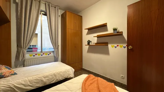 Exclusiva vivienda de 4 dormitorios con amplia plaza de garaje en pleno centro de Zaragoza — 13