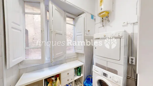 Casa de poble al centre de La Pobla de Claramunt amb molt potencial — 5