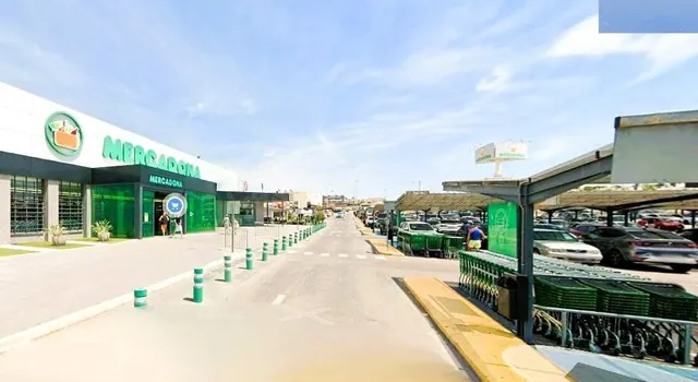 SE ALQUILA LOCAL COMERCIAL DE 300 MTS2 EN AVENIDA CORTES VALENCIANAS JUNTO MERCADONA — 3