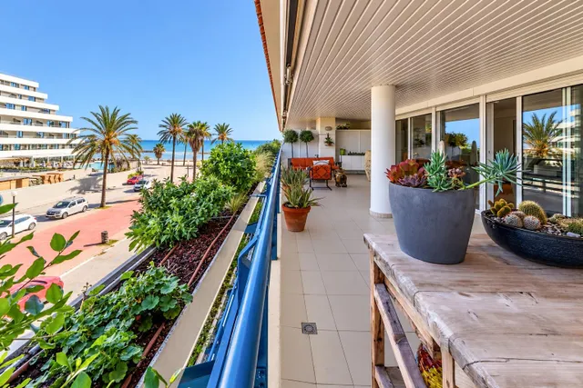 Exclusivo ático dúplex en parc de mar, frente al mediterráneo — 7