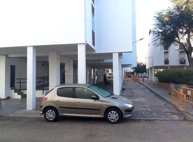 SE VENDE piso OKUPA en C Caja De Ahorros de Chiclana de la - foto 2