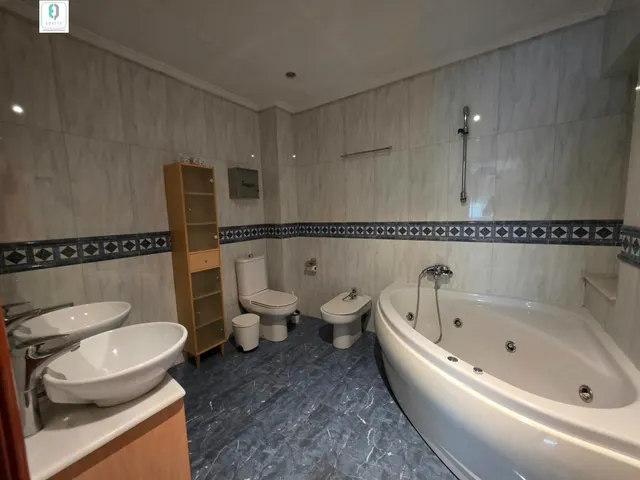 Gran piso de 3 dormitorios y 2 baños en la mejor ubicación — 11