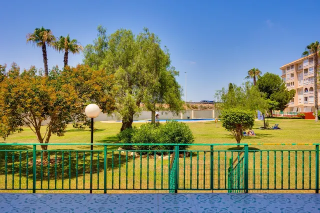 Planta baja de dos dormitorios, totalmente reformada y con piscina comunitaria — 31