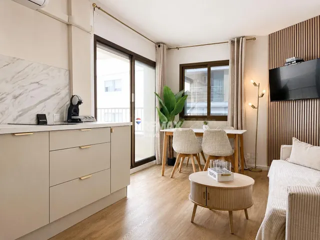 Roses | Piso reformado en primera línea de mar, con licencia - foto 3