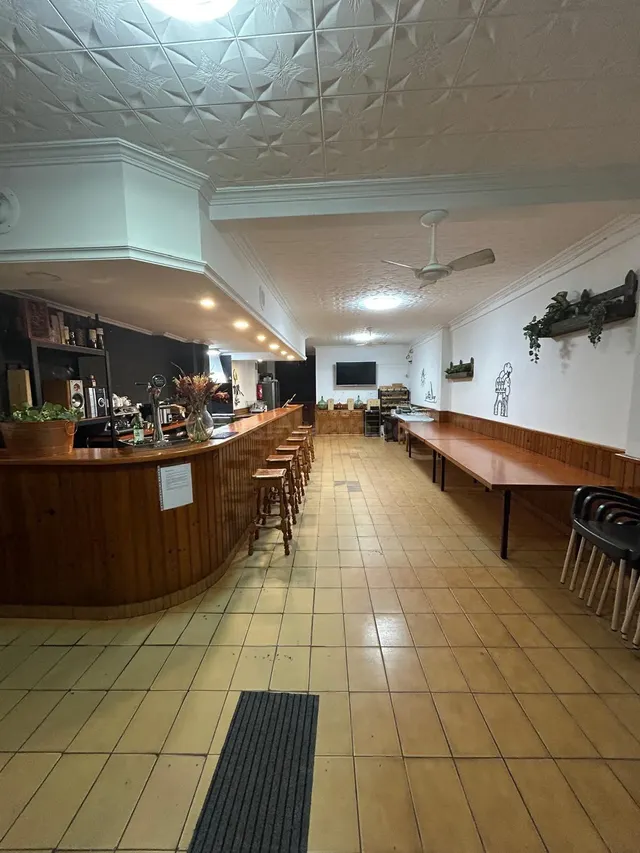 Local con licencia de bar en Teis - foto 4