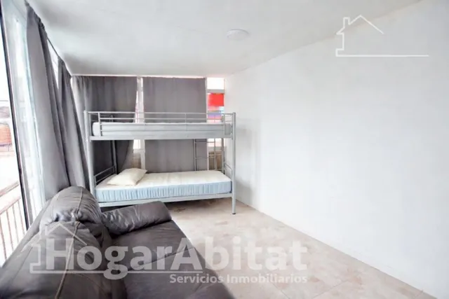 Gran amplitud y excelente ubicación a cinco minutos de la playa en este piso reformado — 14