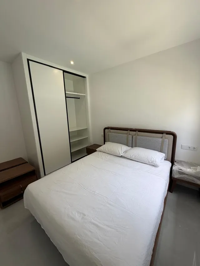 VENTA DE ESPECTACULAR CHALET INDEPENDIENTE DE LUJO HACE ESQUINA — 28
