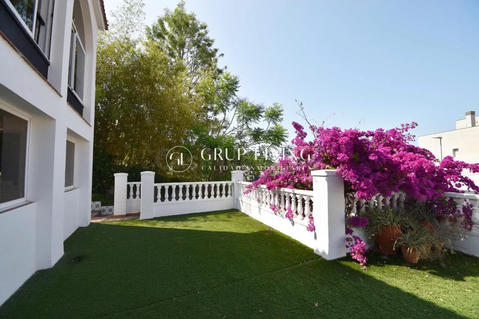 Casa luminosa con espacios exteriores en quintmar