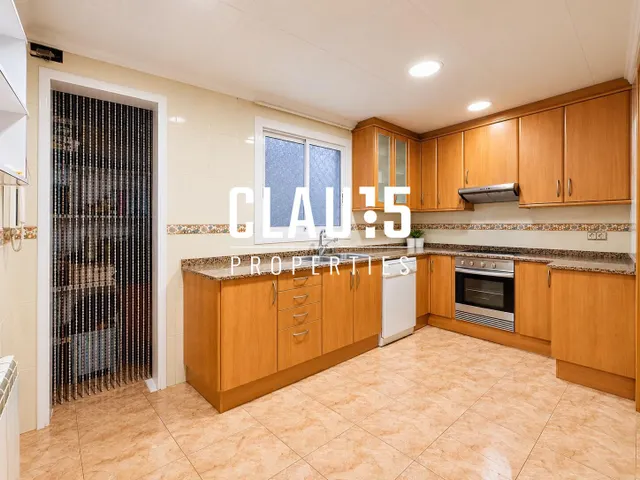Exclusivo piso esquinero en venta a 10 min de la playa en Canet de Mar — 6