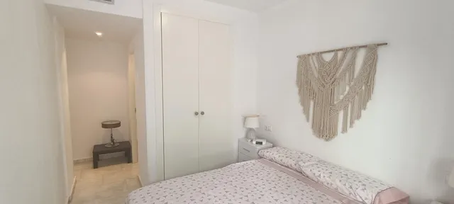 ¡OPORTUNIDAD! APARTAMENTO DE 2 DORMITORIOS Y 2 BAÑOS CON GRAN TERRAZA, BALCÓN Y PISCINA CERCA DEL MAR — 10