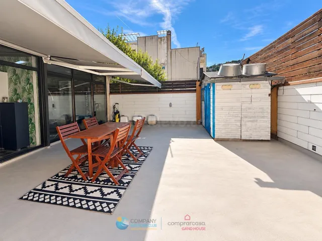 Piso con gran patio privado, terraza, parking y trastero en  - foto 2